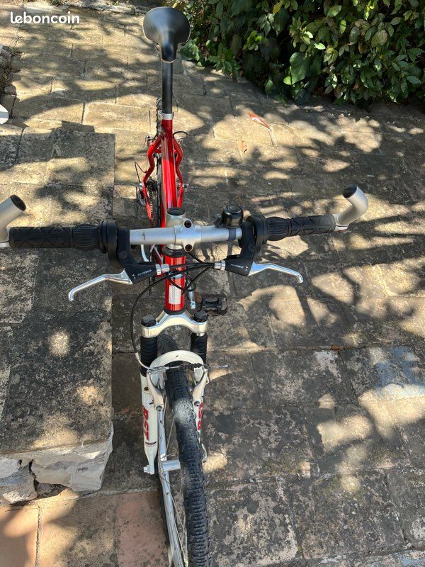 Vélo VTT Décathlon série M Rouge 26 pouces (image 3)