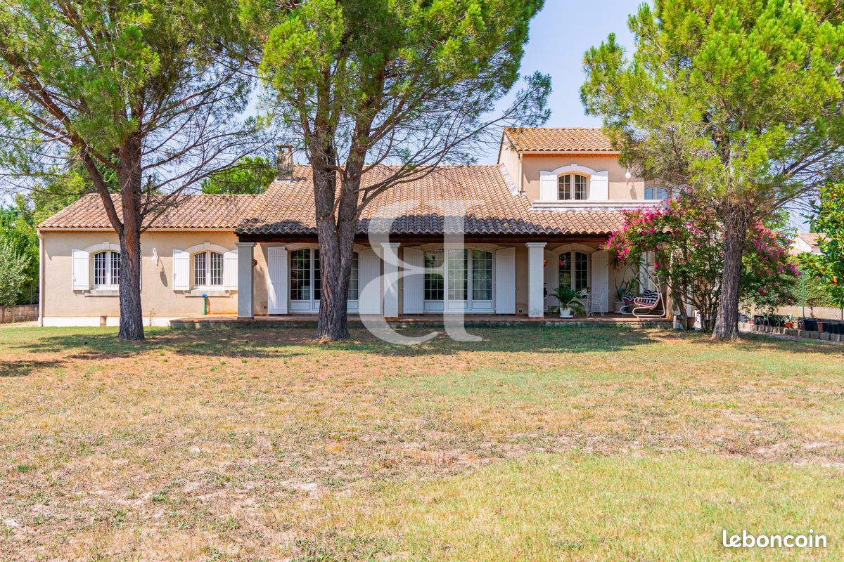 Maison 6 pièces 242 m² · à Saint-Étienne-du-Grès · 242 m² · 720 000 €