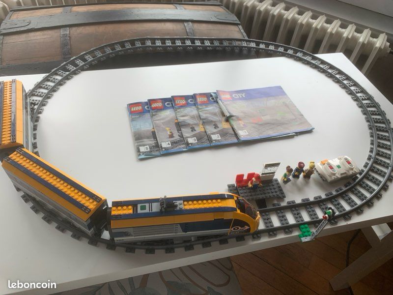 Set de LEGO City 60197 Tren de pasajeros