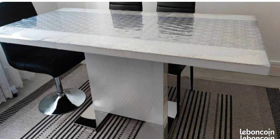 Table et chaises (image 1)
