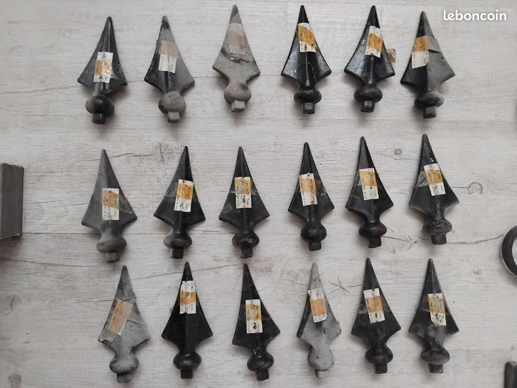 A saisir gros lot de 18 pointes métalliques fer de lance brute fer forgé métal plein robuste garde-corps portail porte portillon grille clôture jardin garniture ornement qualité pro (image 1)