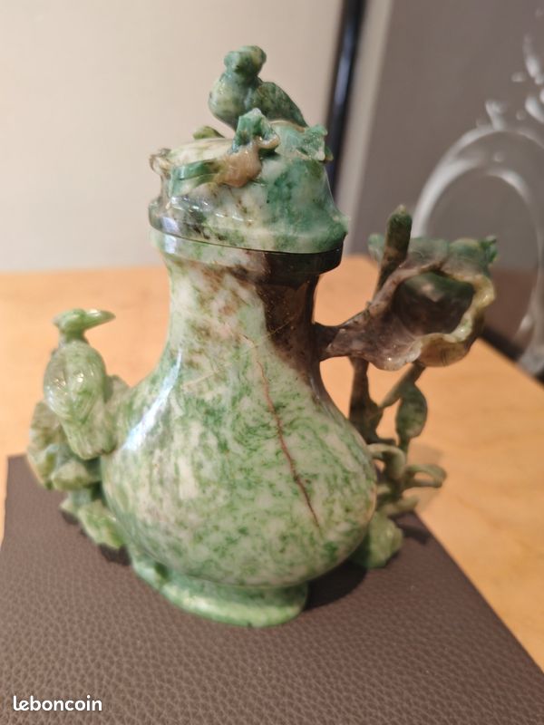 Vase en Jadeite chinois sculpté à la main ancien 19ème état satisfaisant (image 5)