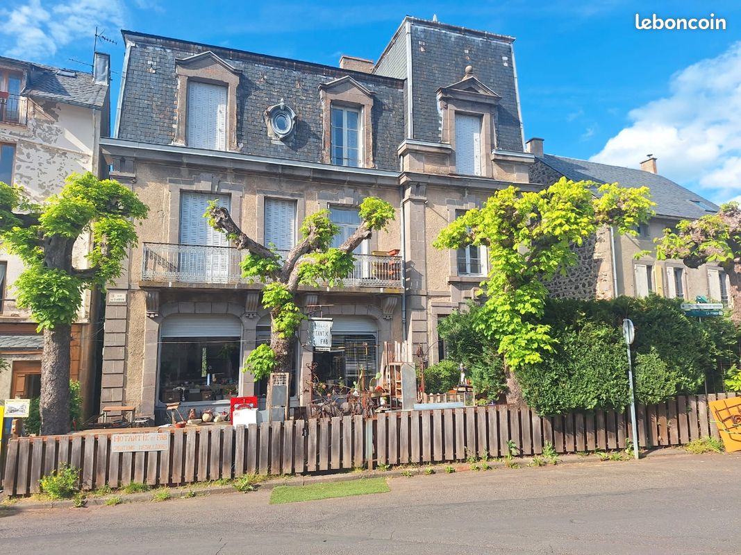 Appartement 18 pièces 320 m² · à Murol · 320 m² · 329 000 €