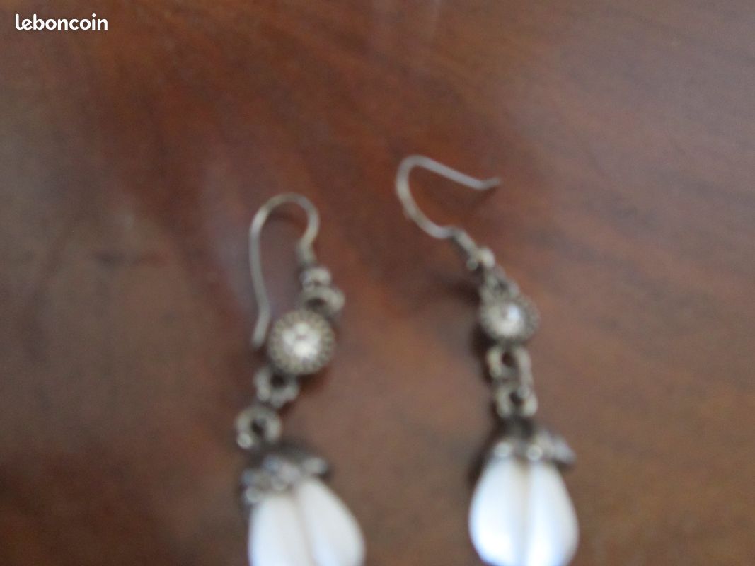Ensemble blanc collier et boucles d'oreilles (image 9)