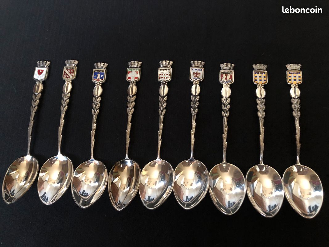 Série de douze petites cuillères en argent