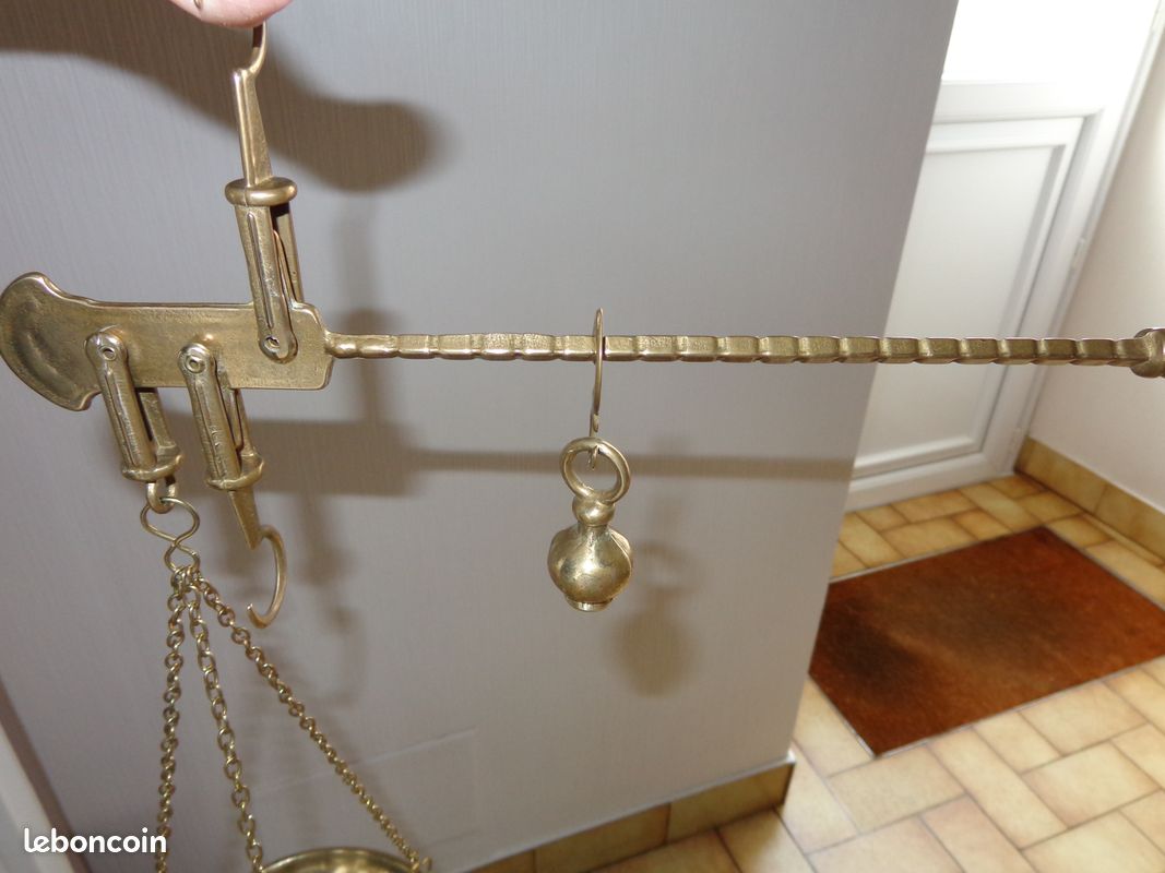 Balance romaine en laiton à suspendre - Décoration