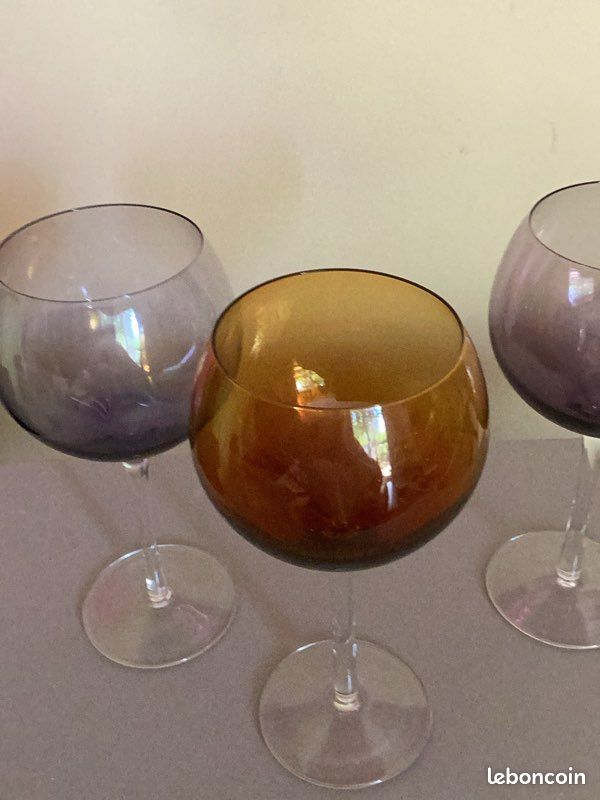 Lot de 3 verrres à vin de couleur + 10 flûtes à champagne (image 2)