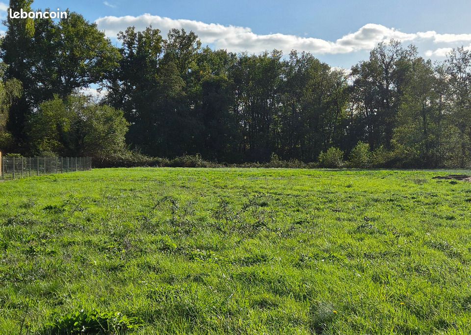 Terrain 1885 m² · à Saint-Antoine-sur-l'Isle · 41 000 €
