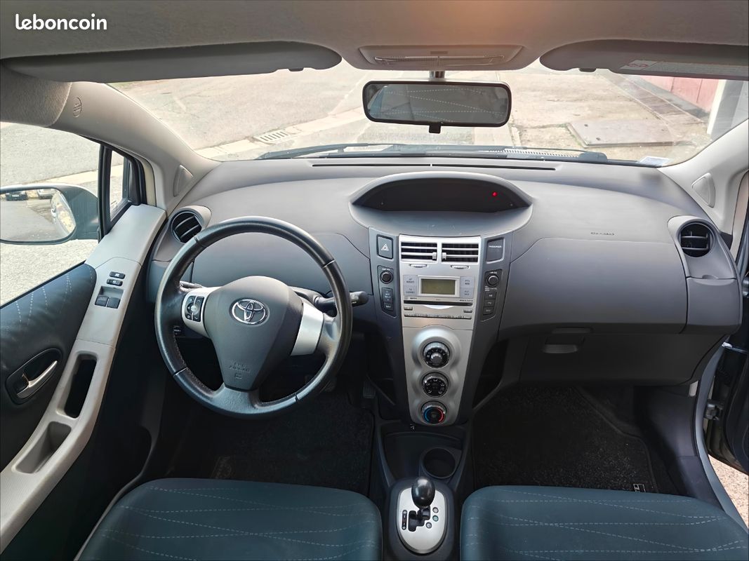 Toyota Yaris 1.3 vvti 87 CV mmt automatique (image 5)