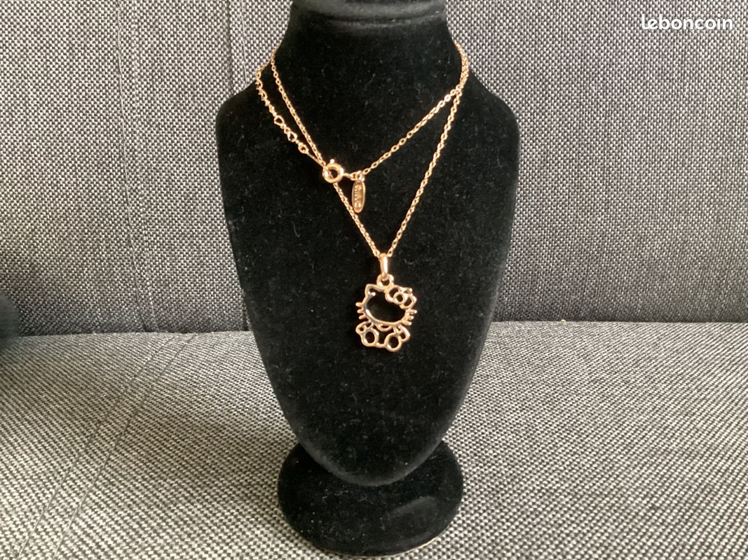Pendentif Hello Kitty En Forme De Cœur Rose Avec Cordon Rose - Neuf Avec Étiquettes
