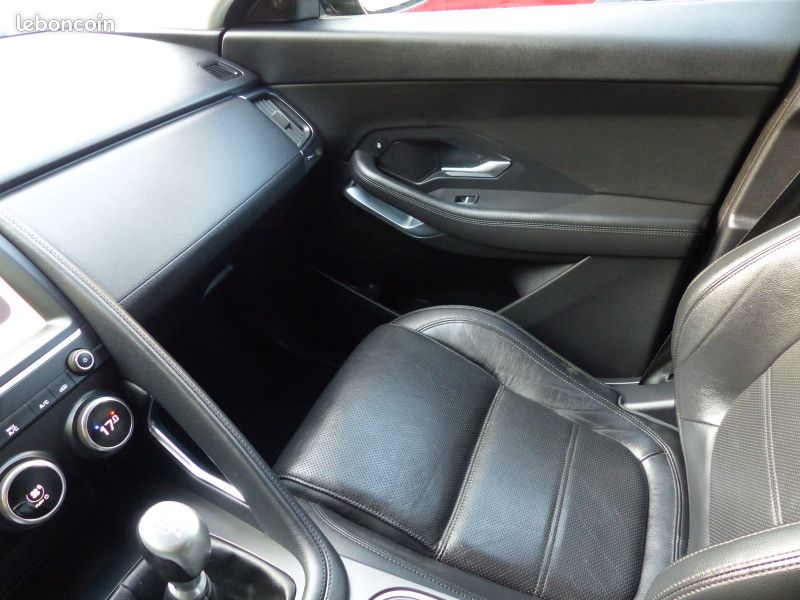 Jaguar E-PACE 2.0D 150CH R-DYNAMIC S AWD (image 32)