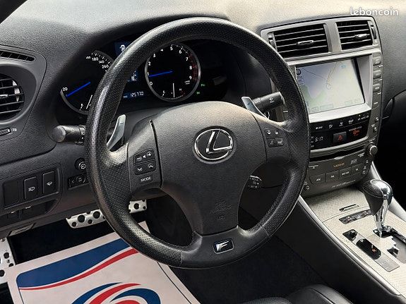 Lexus IS 5.0 V8 423 ch / Mark Levinson Caméra Sièges ventilés et chauffants Carbone (image 17)