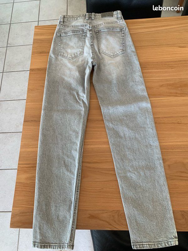 Jean Mom Pull&Bear gris en 32 (XXS). En excellent état (image 3)