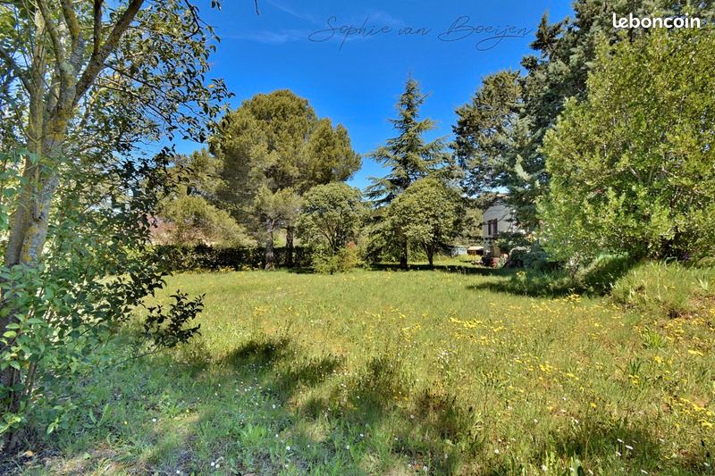 Terrain 1 423 m² Eguilles · à Éguilles · 490 000 €