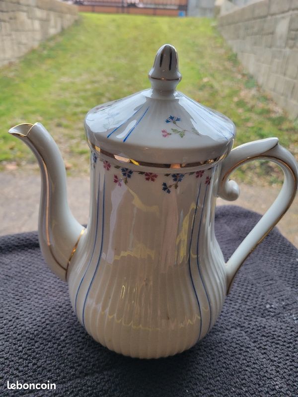 Cafetière ou théière porcelaine ancienne de Limoges (image 1)