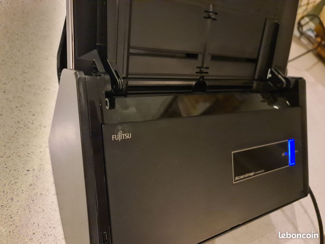 Scanner De Documents Fujitsu IX500 Scansnap (PA03656-B305-R) – Reconditionné, Pour Numérisation Rapide Et Fiable