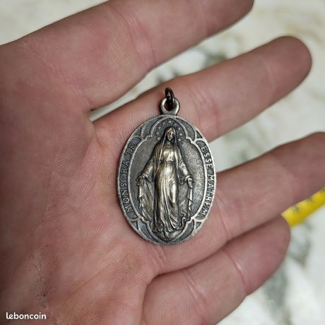 Médaille Religieuse Ancienne Vierge à L'Enfant, Métal Argenté