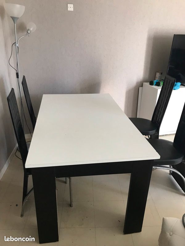 Table et 4 chaises (image 2)