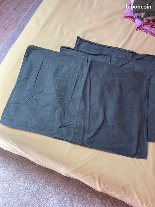Lot de 3 housses de coussins vertes (image 1)