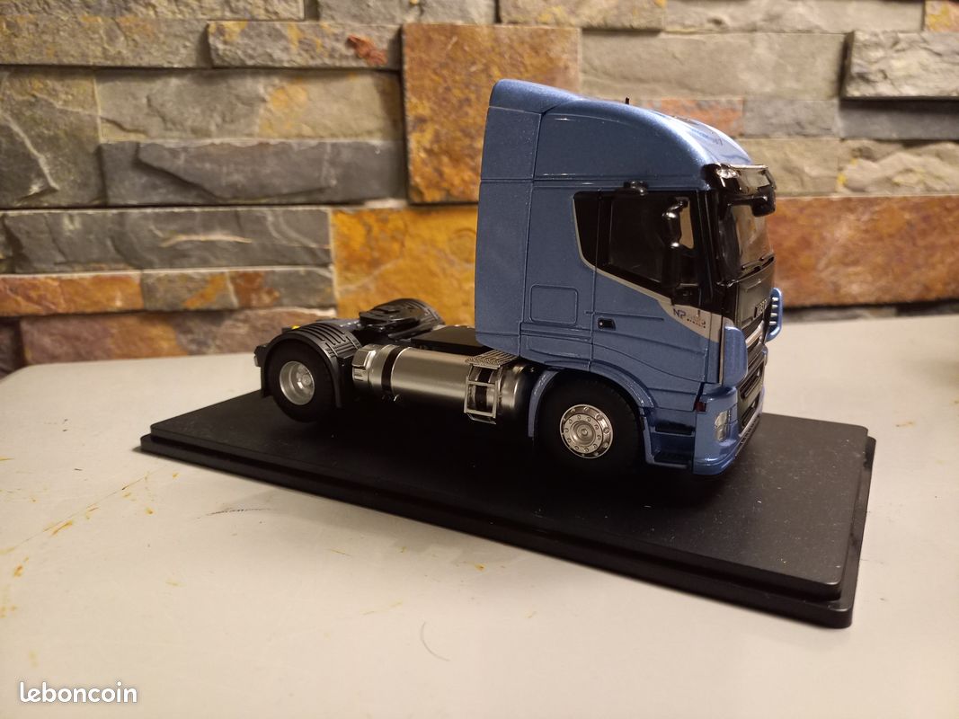 Camion eligor lbs 1/43e Iveco stralis semi fourgon trs dhl