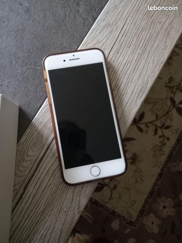 IPhone 8 silver 64Go (image 1)