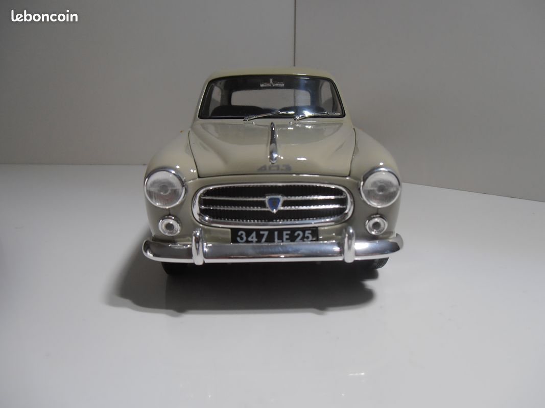 Solido 8194 Peugeot 403 Berline Taxi 1965 1/18 - Noir Et Rouge - Occasion Comme Neuve