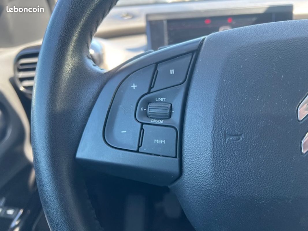 CITROEN C4 CACTUS PureTech 110 SS BVM6 Feel / VENTE DESTINÉE UNIQUEMENT A PROFESSIONNEL DE L'AUTOMOBILE (image 15)