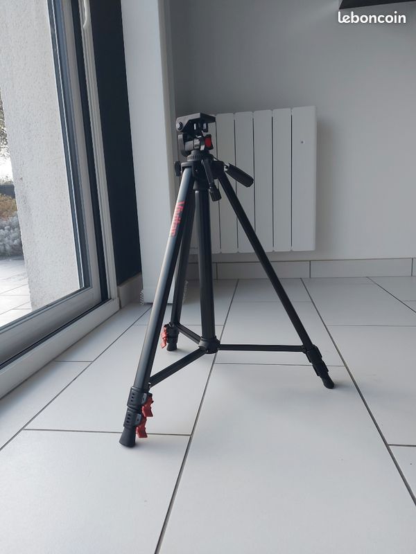 Trépied Pour Appareil Photo – Universel – Marque Générique – Occasion