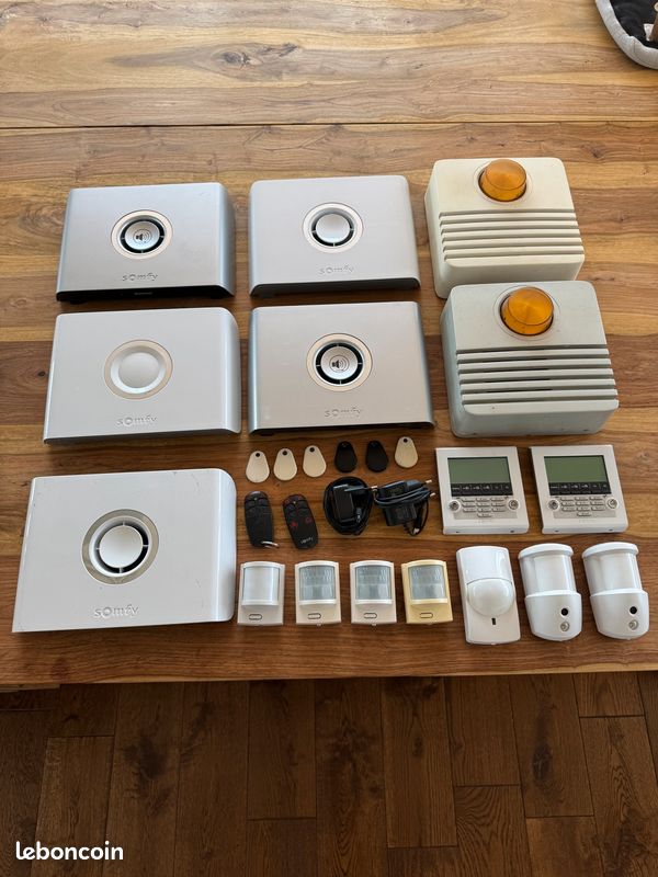Alarme SOMFY Protexiom nombreux éléments + piles incluses (image 1)