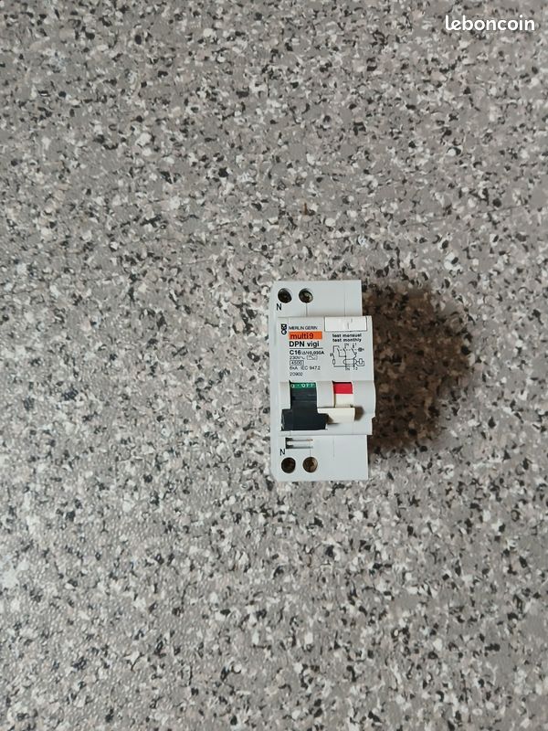 Disjoncteur différentiel C 16 a 30mA (image 13)
