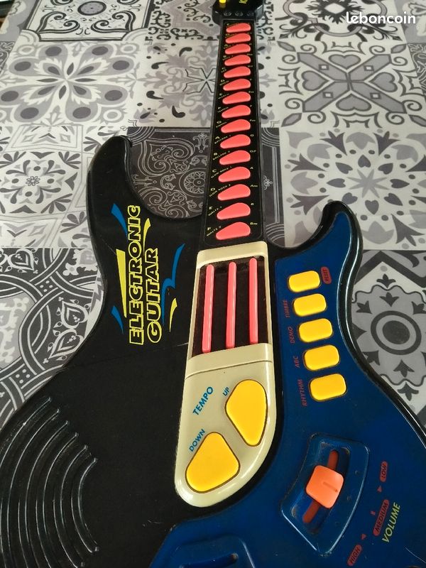 Guitare électronique (image 1)