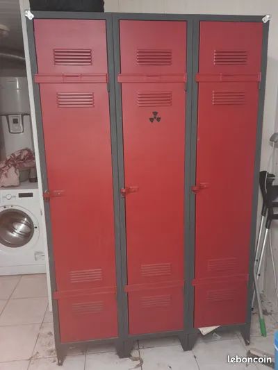 Vend armoire métallique rouge (image 1)