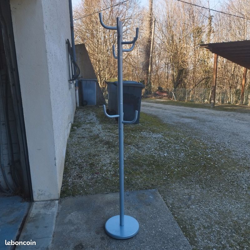 Porte manteau sur pied en aluminium (image 15)