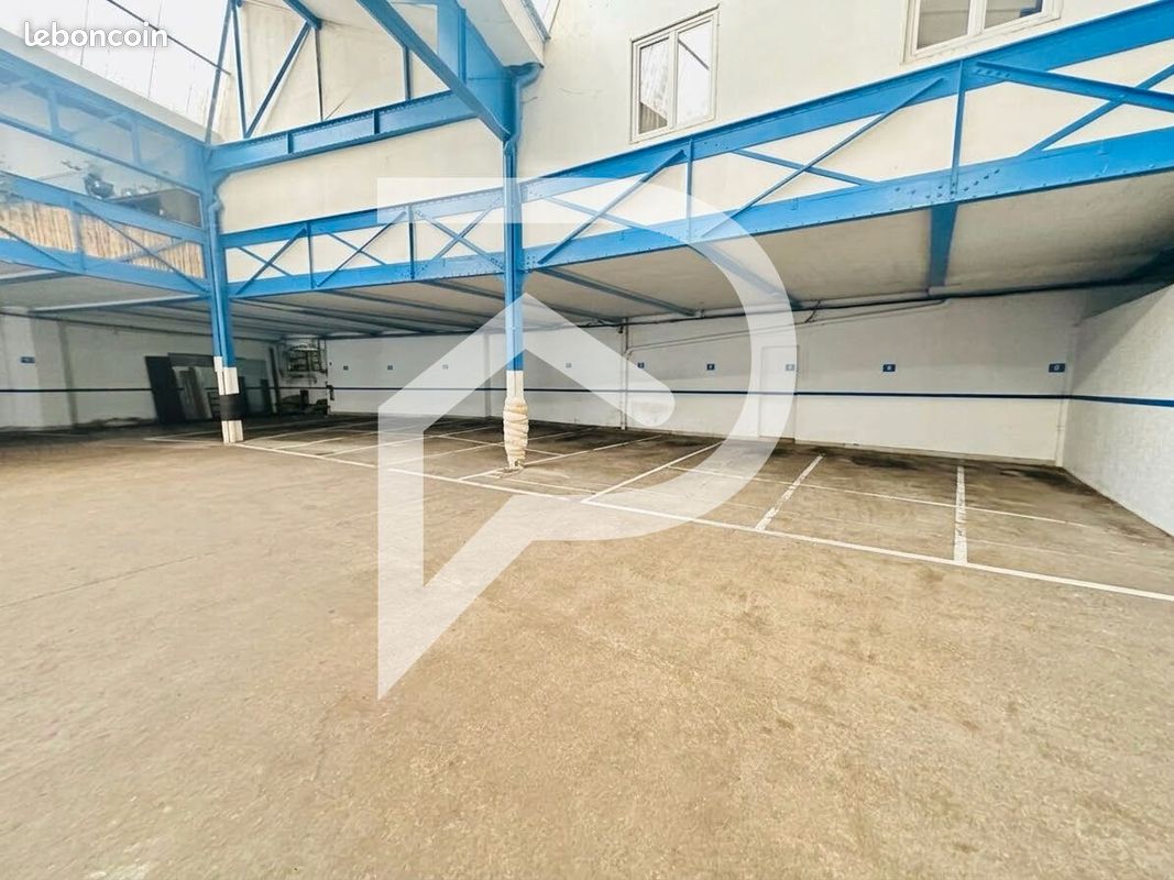 Parking 173 m² · à Chaumont · 173 m² · 99 000 €