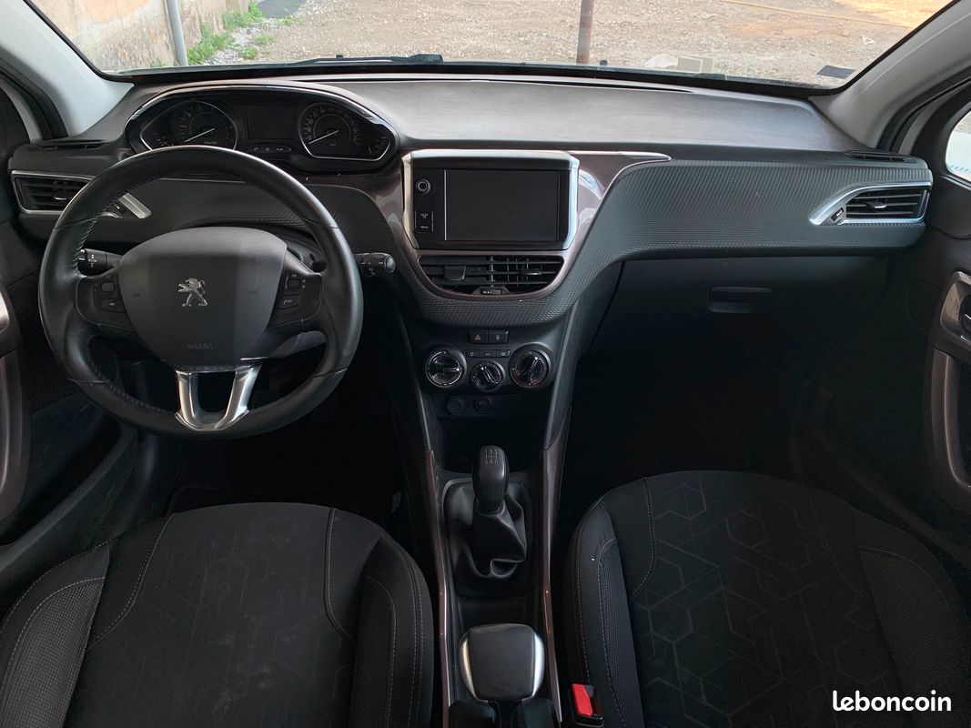 Peugeot 2008 1.2 VTI Active distribution a jour garanti (image 4)
