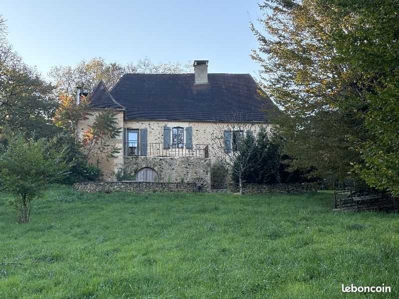 Propriété 12 pièces 303 m² (image 1)