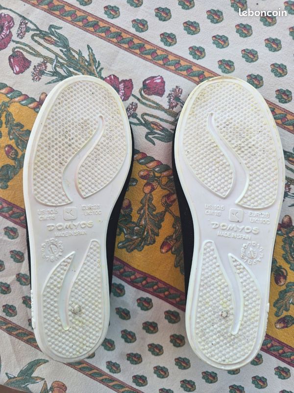 Chaussons noirs taille 28 (image 2)