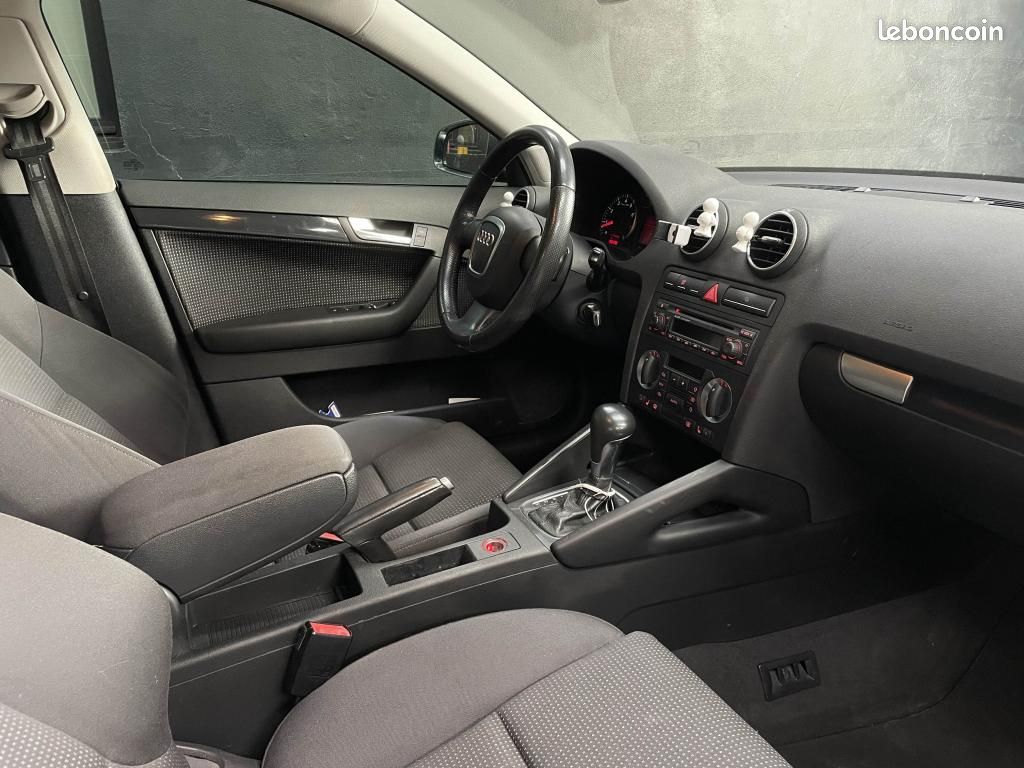 AUDI A3 Quattro 3.2i V6 - DSG 8P - Ambition Luxe / Sièges chauffants - Attelage (image 14)