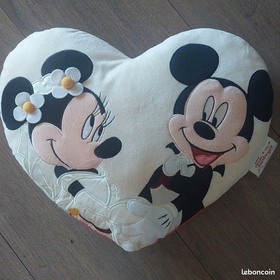 Coussin coeur mariage Mickey et Minnie (image 1)