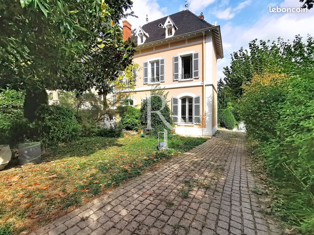 Maison 12 pièces 268 m² · à Lyon · 268 m² · 1 350 000 €