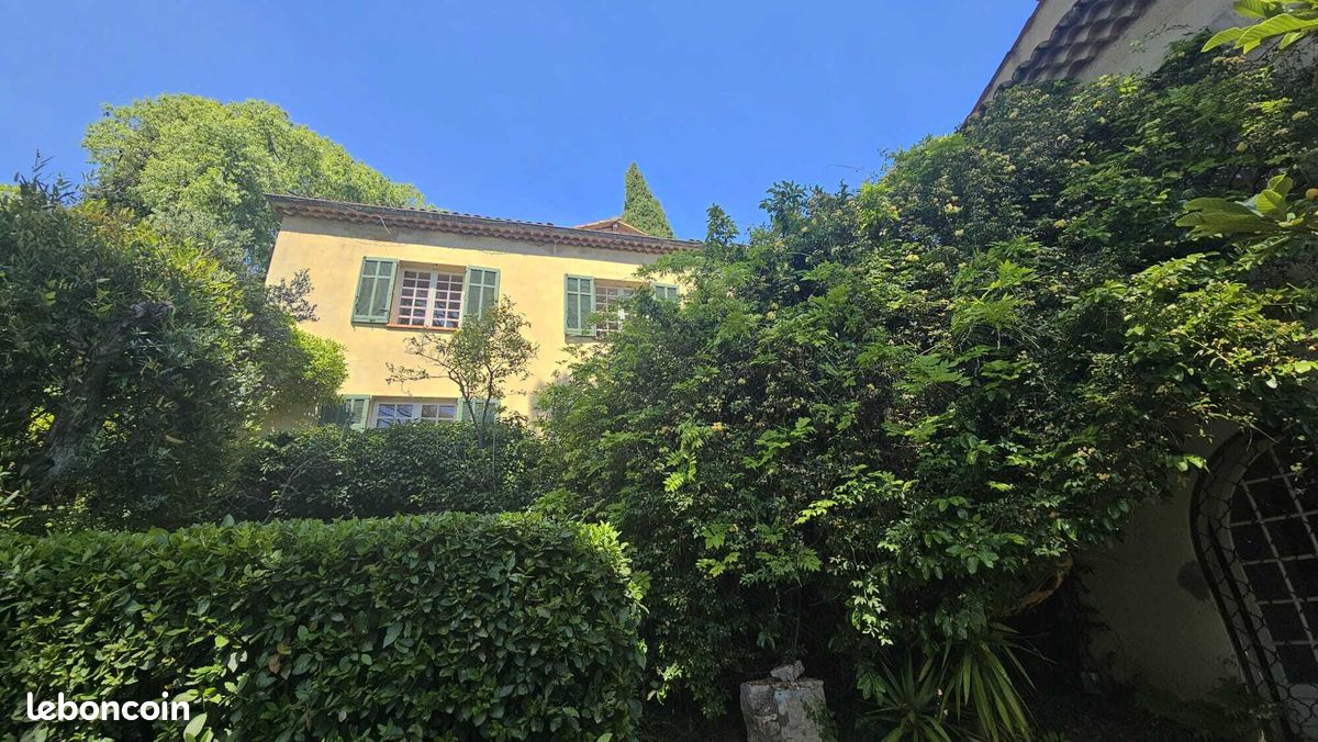 Maison 8 pièces 270 m² · à Grasse · 270 m² · 560 000 €
