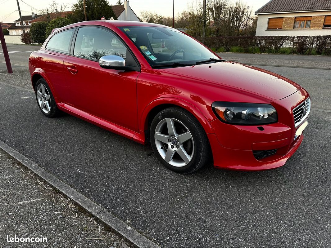 Volvo c30 R-Design Sport 2.0L D Turbo 136cv Gps Xénon - Voitures