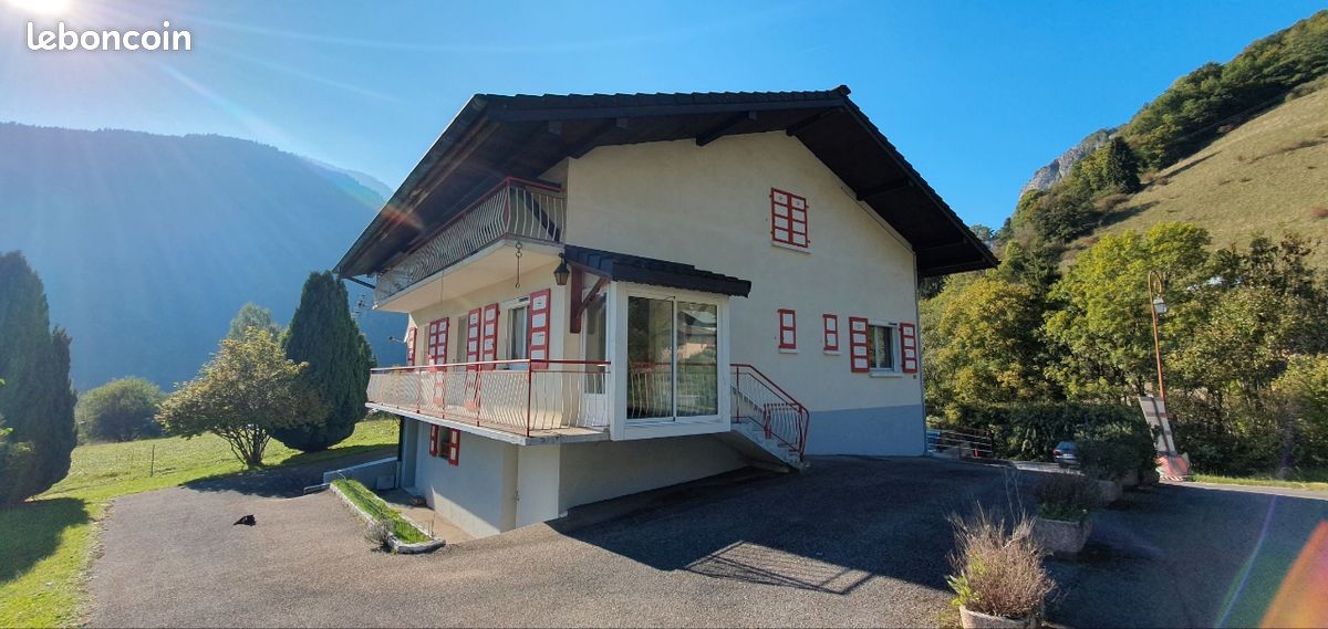Maison 6 pièces 200 m² · à Saint-Jean-d'Aulps · 200 m² · 640 000 €