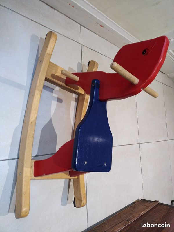 Cheval à bascule (image 1)