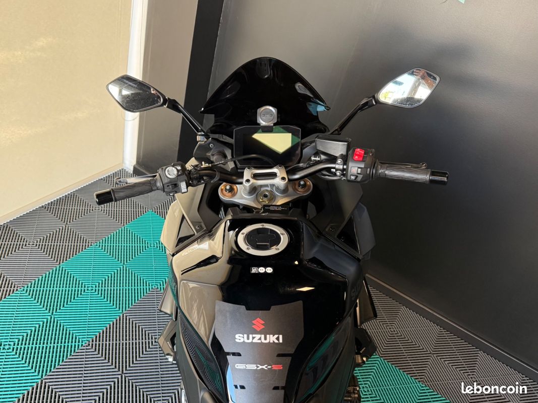 Suzuki GSX-S 1000 GT - 1ère main / GPS Tomtom / Bagagerie / Bulle haute Ermax (image 8)
