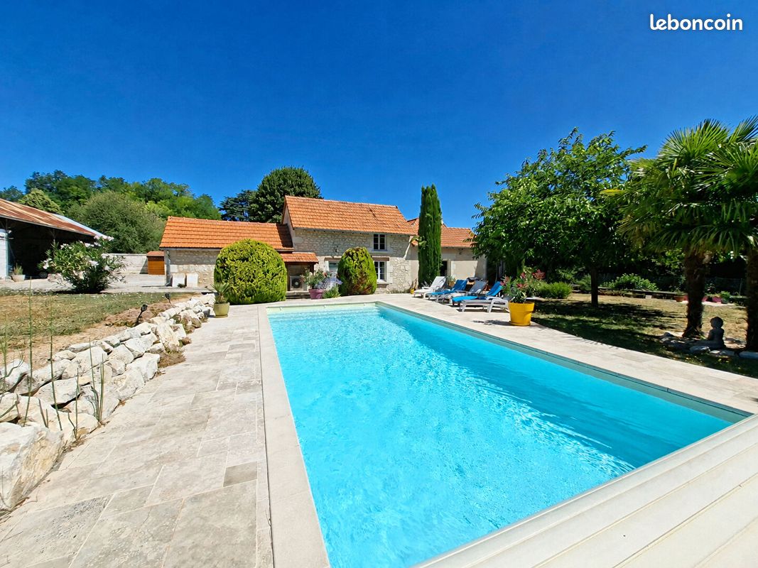 Maison 7 pièces 210 m² · à Antogny-le-Tillac · 210 m² · 354 000 €