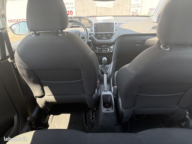 Peugeot 208 1.2 PURETECH 82CH ALLURE 3P (image 8)