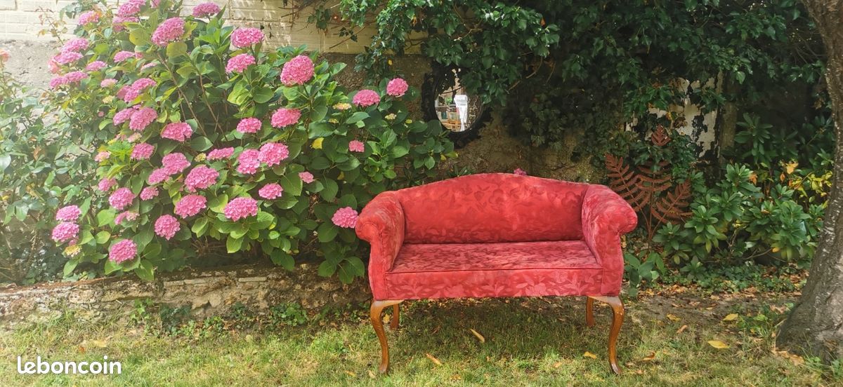 Petit canapé / Window seat (image 1)