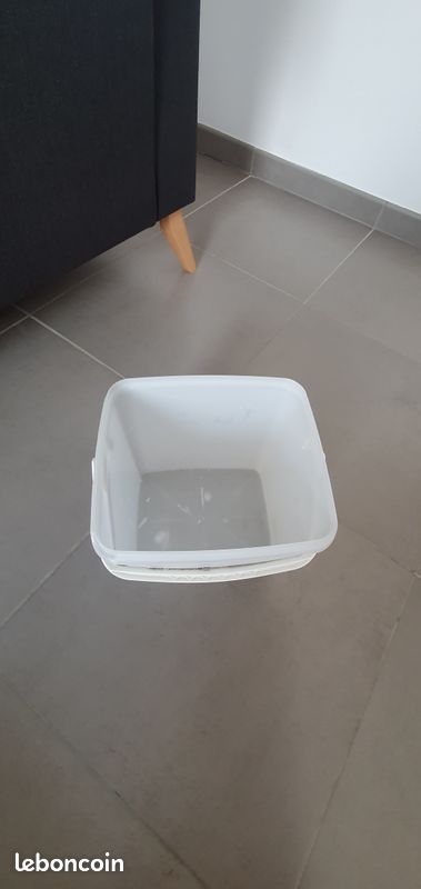 Seaux plastiques BLANC (image 2)
