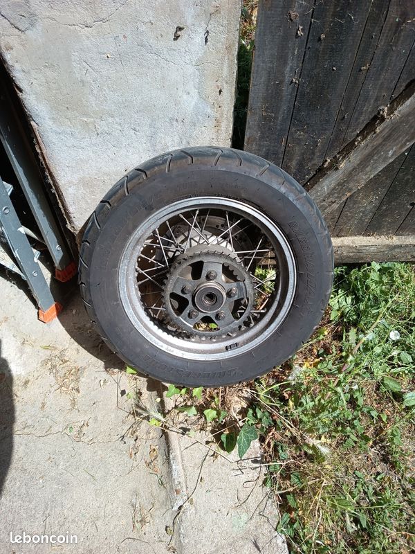 Roue arrière Triumph 900 thunderbird (image 2)